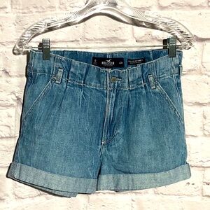 Hollister High-Rise Mom Light Blue Jean Denim Shorts w24 💯 cotton